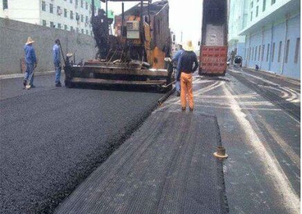 土工格柵施工現(xiàn)場